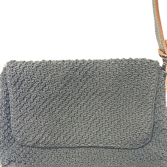 Liz Claiborne Black Crochet Hand Bag With Blue Lining - Picture 2 of 9